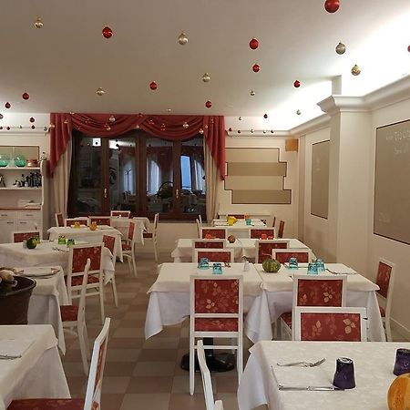 Hotel Ristorante Centrale Vestone Екстер'єр фото