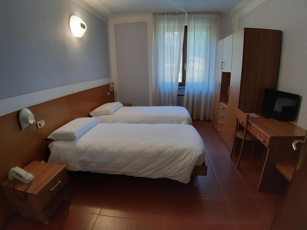 Hotel Ristorante Centrale Vestone Екстер'єр фото