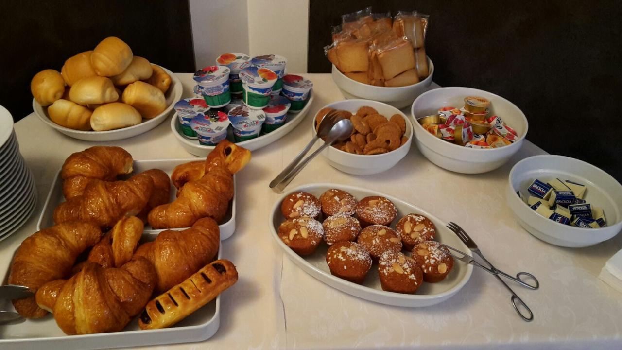 Hotel Ristorante Centrale Vestone Екстер'єр фото
