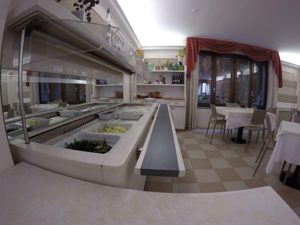 Hotel Ristorante Centrale Vestone Екстер'єр фото
