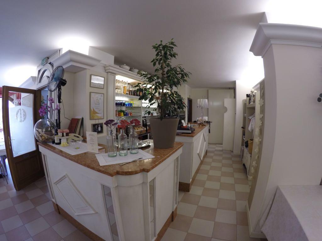 Hotel Ristorante Centrale Vestone Екстер'єр фото