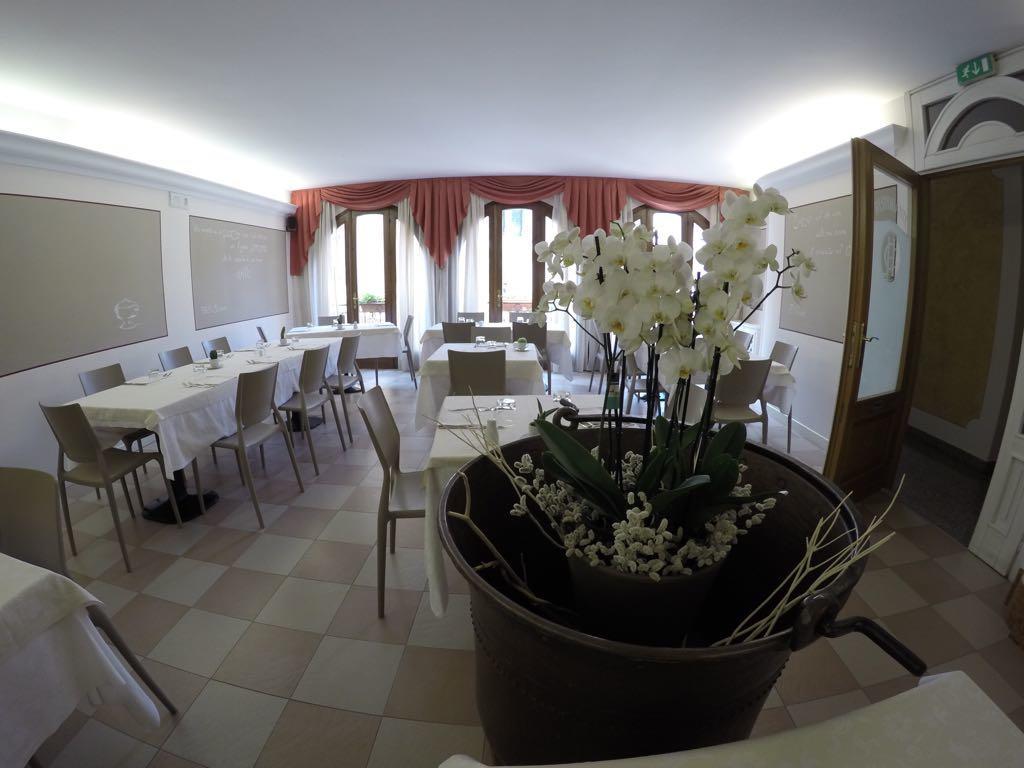 Hotel Ristorante Centrale Vestone Екстер'єр фото